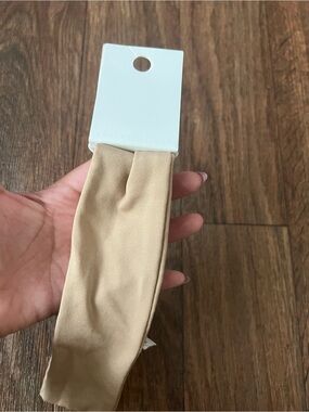 Forever 21 Beige Stretch Headband | New with Tags ✨